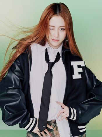 Huh Yunjin 허윤진