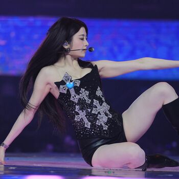 Huh Yunjin 허윤진