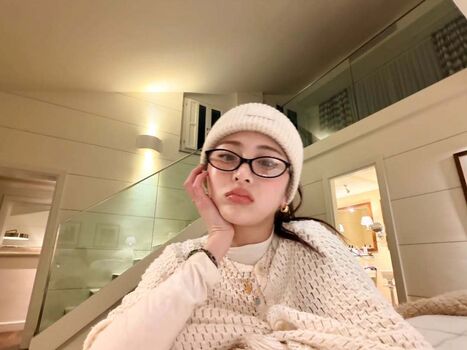 Full leaked Huh yunjin  page private onlyfans photo