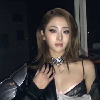 Full leaked Huh yunjin private onlyfans photo