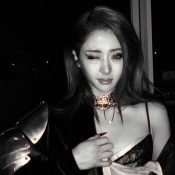 Full leaked Huh yunjin private onlyfans photo