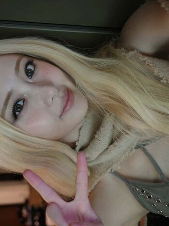 Huh Yunjin 허윤진