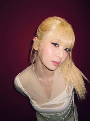 Huh Yunjin 허윤진