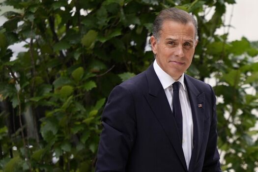 Full leaked Hunter biden private photo