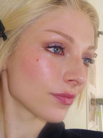 Full leaked Hunter schafer page private photo