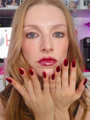 Full leaked Hunter schafer page private photo
