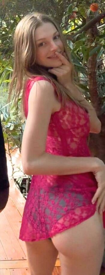 Full leaked Hunter schafer private photo