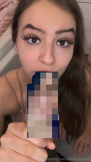 Full leaked Iameleonoree private photo