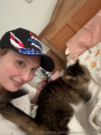 ilovepussycats111