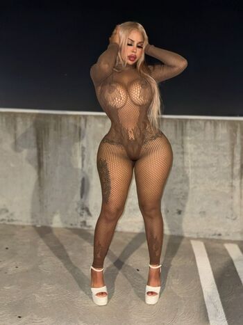 Full leaked Iluvcinnie private photo