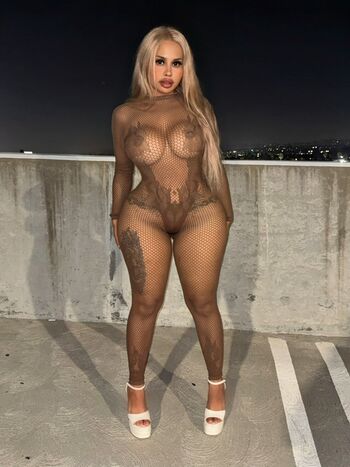 Full leaked Iluvcinnie private photo