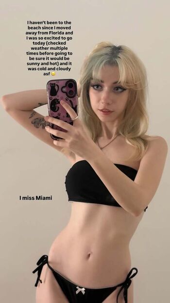 Full leaked Iluvmeww page private photo