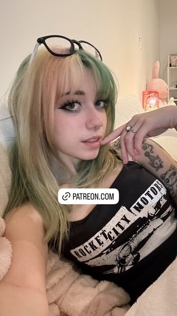 Full leaked Iluvmeww page private photo