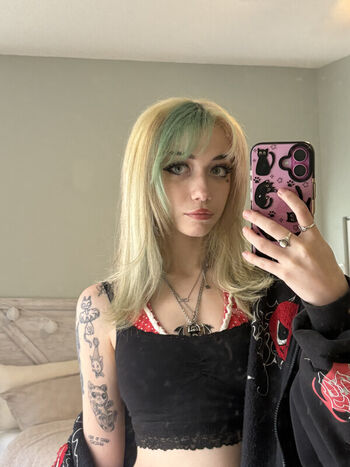 Full leaked Iluvmeww private photo