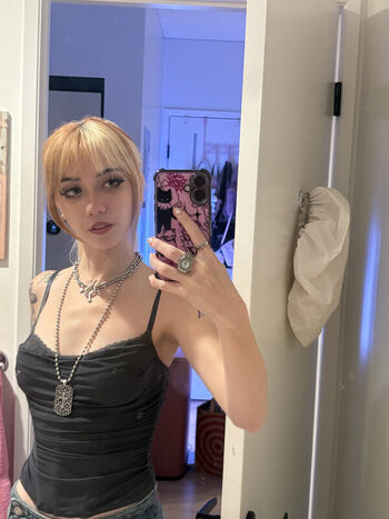 Full leaked Iluvmeww private photo