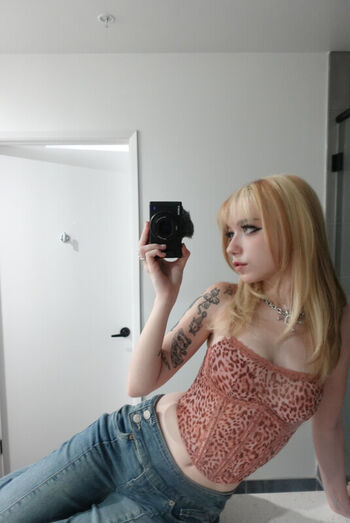 Full leaked Iluvmeww private photo