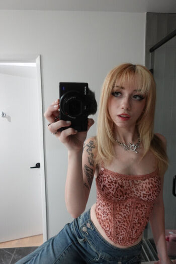Full leaked Iluvmeww private photo