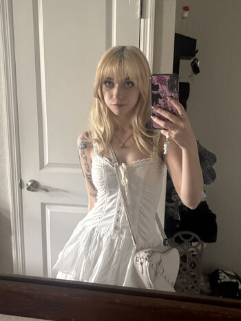 Full leaked Iluvmeww private photo