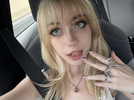 Full leaked Iluvmeww private photo