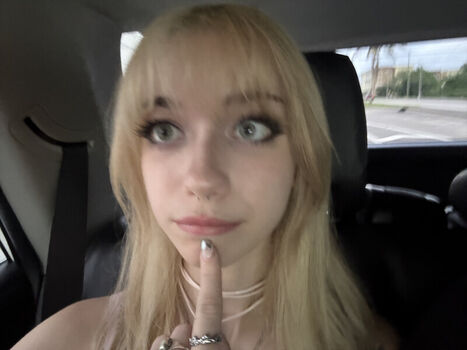 Full leaked Iluvmeww private photo
