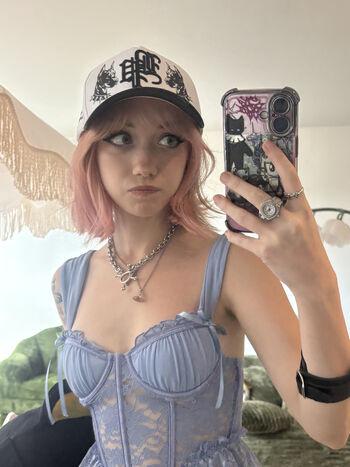 Full leaked Iluvmeww page private photo