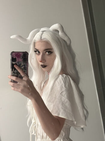 Full leaked Iluvmeww private photo