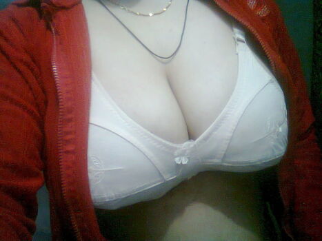 Full leaked Indian exhibition page private photo