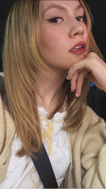 Full leaked Iris apatow private photo