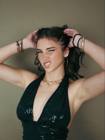 Full leaked Iris vallarani page private photo
