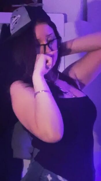 Isabelle / 3sa.1e / mizzyalwaysonline / mizzybackonline