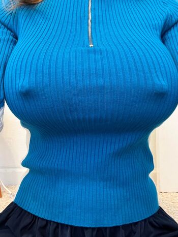 Full leaked Itsbumblebea page private photo