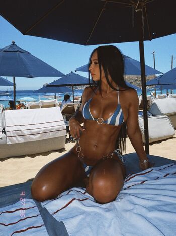 Full leaked Itskhrysss private photo