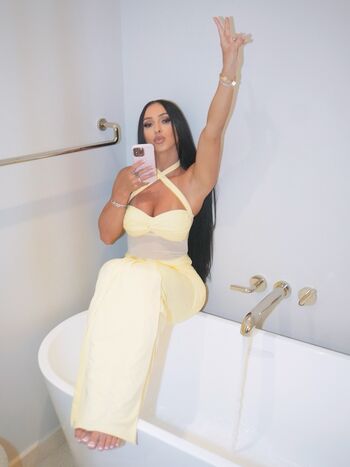 Full leaked Itskhrysss private photo