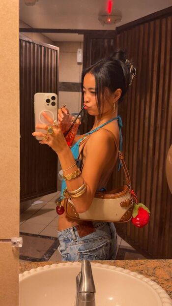 Full leaked Itslaaurr private photo