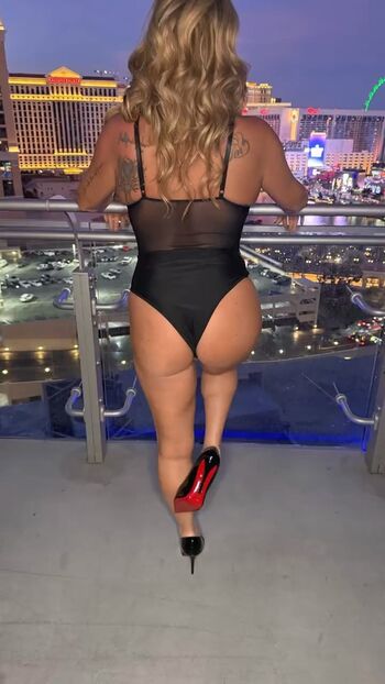 Full leaked Itsnikkibitch xo private photo