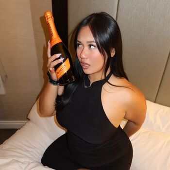 Full leaked Itspeachykai private photo