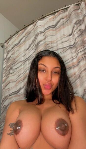 Full leaked Itsqueen private photo