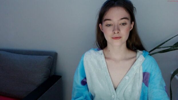Full leaked Ivapeach private photo