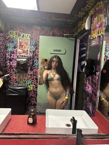 Full leaked Ivyrose private photo