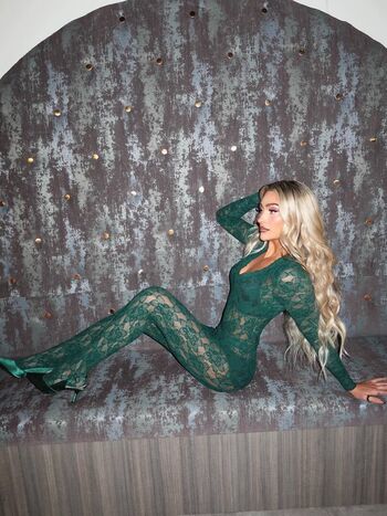 Full leaked Izzi dame page private photo