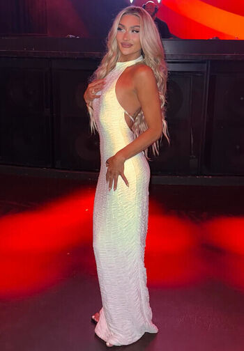 Full leaked Izzi dame private photo