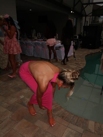 Full leaked Izzi dame page private photo
