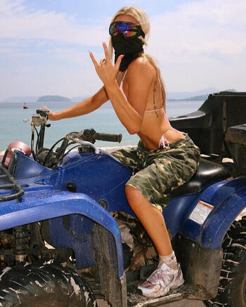 Full leaked Izzi dame page private photo
