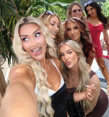 Full leaked Izzi dame page private photo
