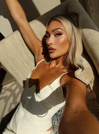 Full leaked Izzi dame page private photo