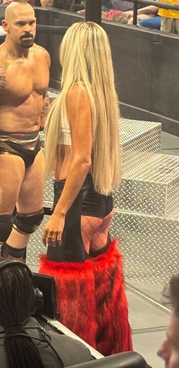 Full leaked Izzi dame private photo