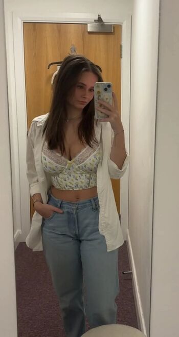 Full leaked Izzy davies page private photo