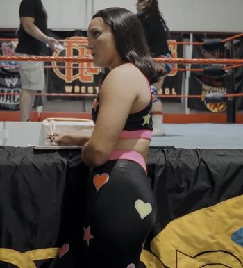 Izzy Moreno / ItsIzzyMania