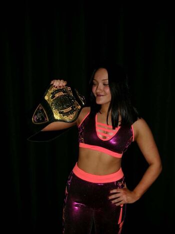 Izzy Moreno / ItsIzzyMania