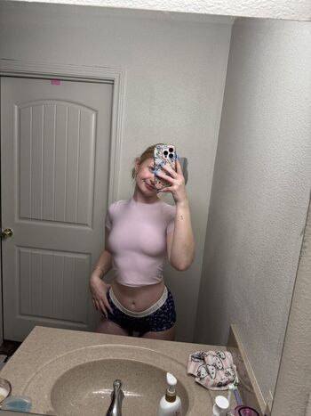 Full leaked Izzybunnii private photo